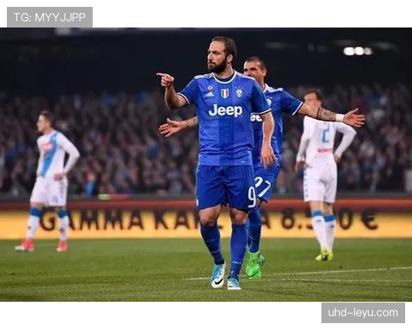 数据面板显示，那不勒斯上半场已完成7次成功肋部区域传球